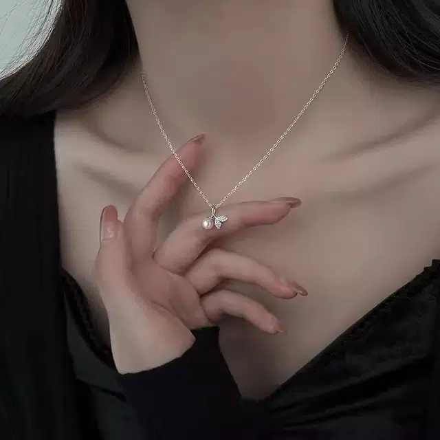 925