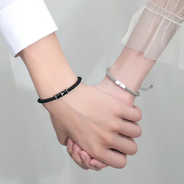 925