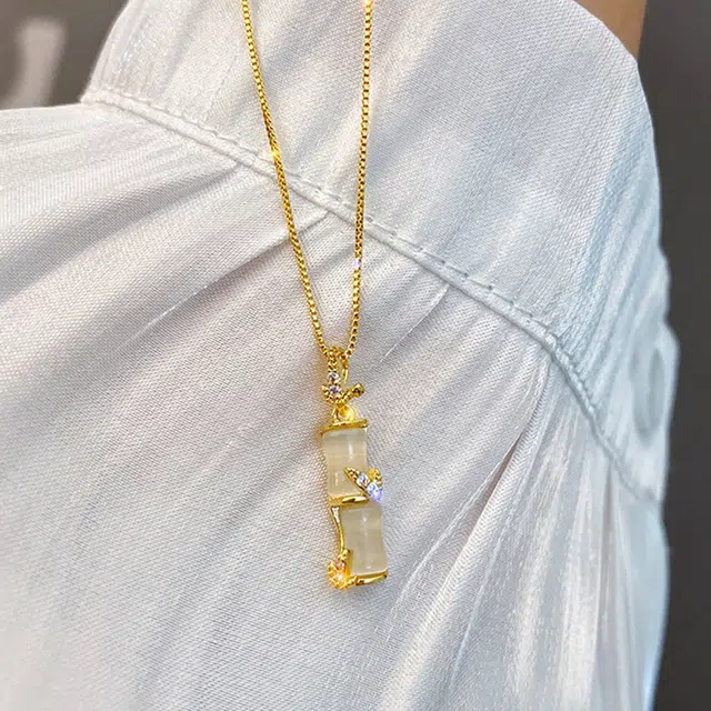 925