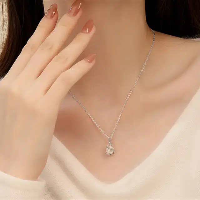 925