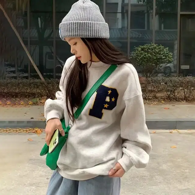 识恩 炸街贴牌套头圆领宽松时尚字母黑标美式复古卫衣 女款