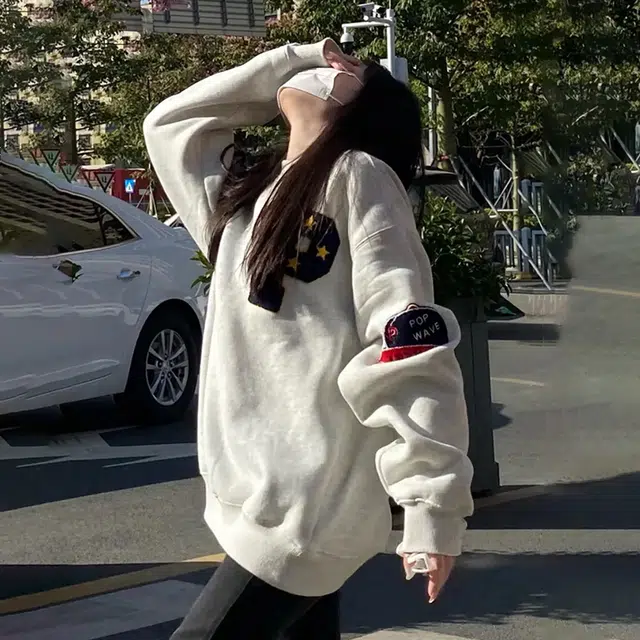 识恩 炸街贴牌套头圆领宽松时尚字母黑标美式复古卫衣 女款