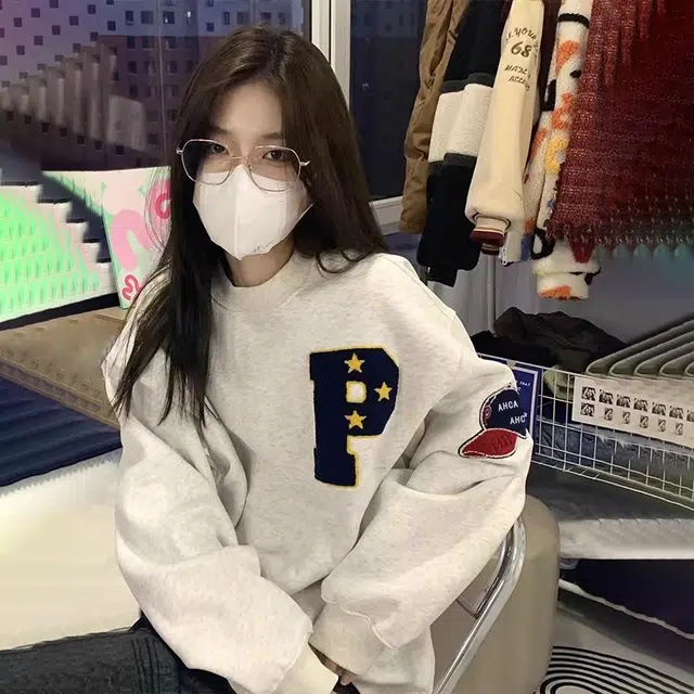 识恩 炸街贴牌套头圆领宽松时尚字母黑标美式复古卫衣 女款