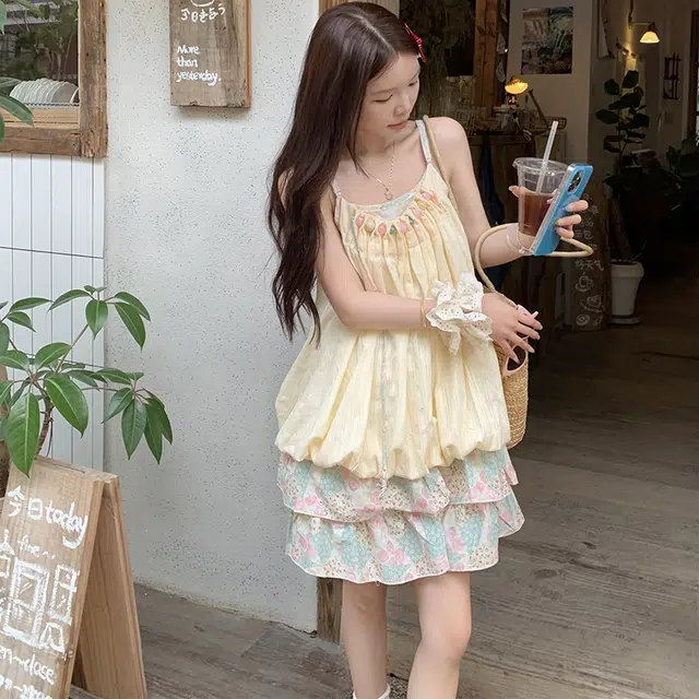 依钗 夏季民族风植物花卉粉绿碎花拼接褶皱宽松短款吊带连衣裙 女款 黄色