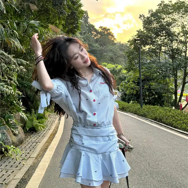 玉儿恋 学院风蓝白条纹假两件翻领中袖收腰荷叶边百褶衬衫裙短袖连衣裙 女款 蓝色蓝白条纹