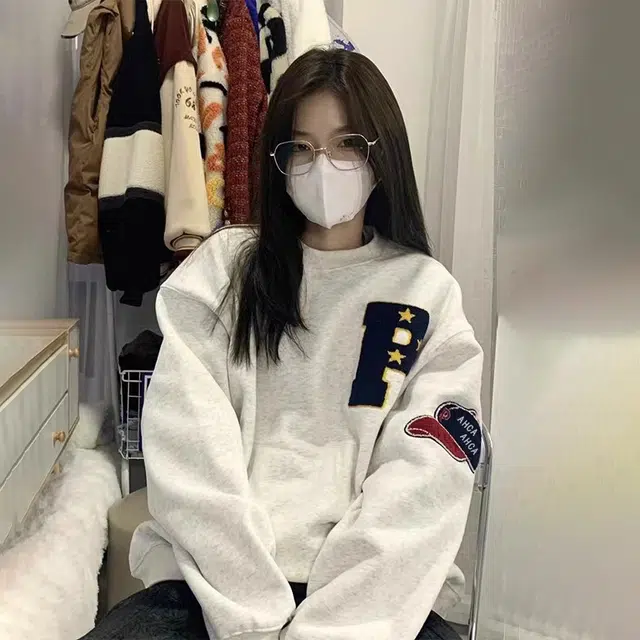 识恩 炸街贴牌套头圆领宽松时尚字母黑标美式复古卫衣 女款