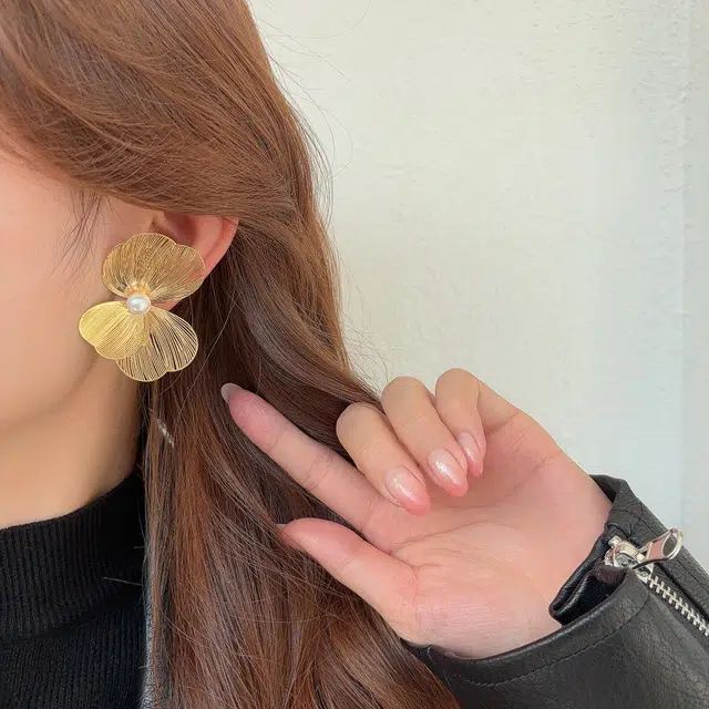 都爵 夸张金属花朵小众轻奢高级感聚会 仿珍珠 耳环 女款