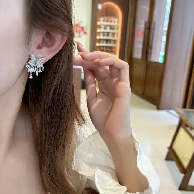 都爵 高级感蝴蝶流苏 简约轻奢优雅小巧 精致纯欲风 铜 耳环 女款