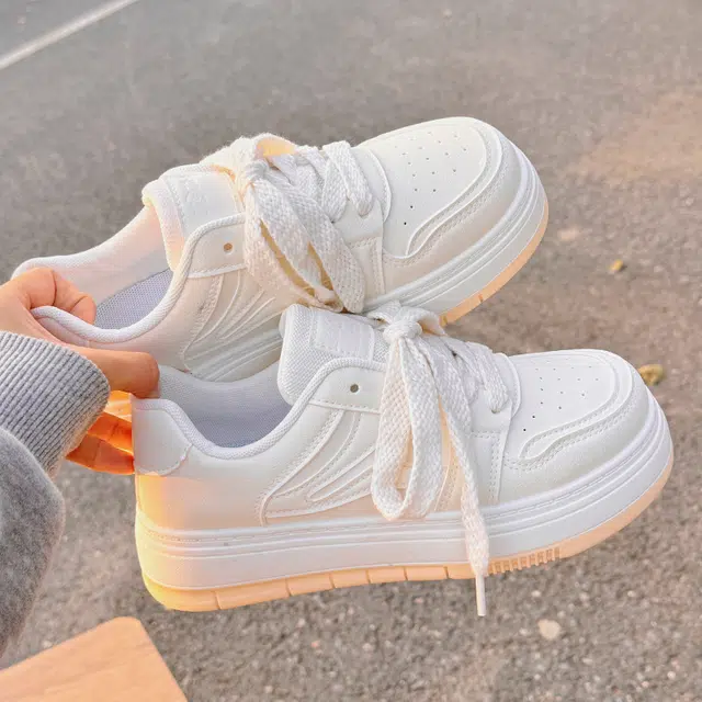 人造革 百搭舒适潮流时尚小众设计感鞋款 防滑耐磨增高 低帮 板鞋 女款 米色