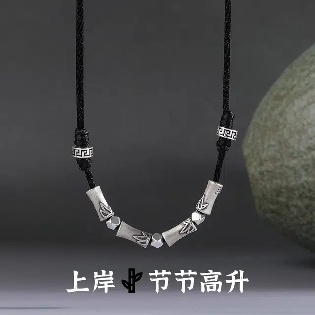 925