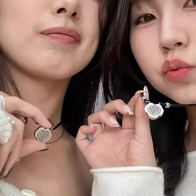 925