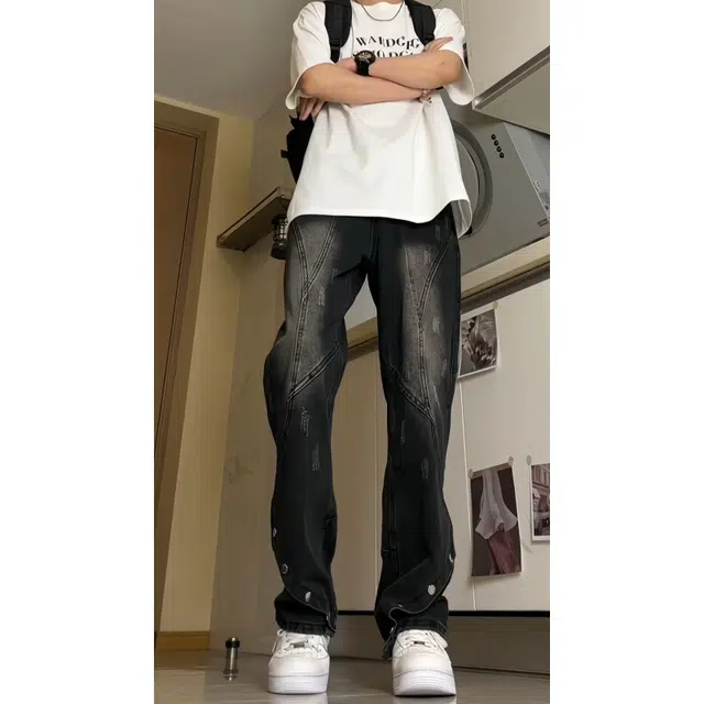 半空山 美式高街水洗磨白不规则解构高级感设计脚部纽扣可调节微喇休闲柴攀宽松直筒牛仔裤 男女同款