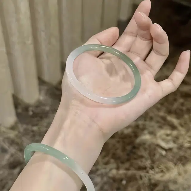 兰慕茵诺 玉石细圆条美人镯新中式国风一步一响 青山黛 青梅煮酒 渐变青色 福气满满 #好运 玉髓 手镯 女款