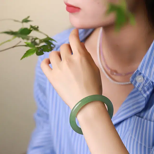 兰慕茵诺 新中式小众时尚经典百搭 典雅气质轻奢时尚 创意设计 汉服旗袍 #好运 东陵玉 手镯 女款