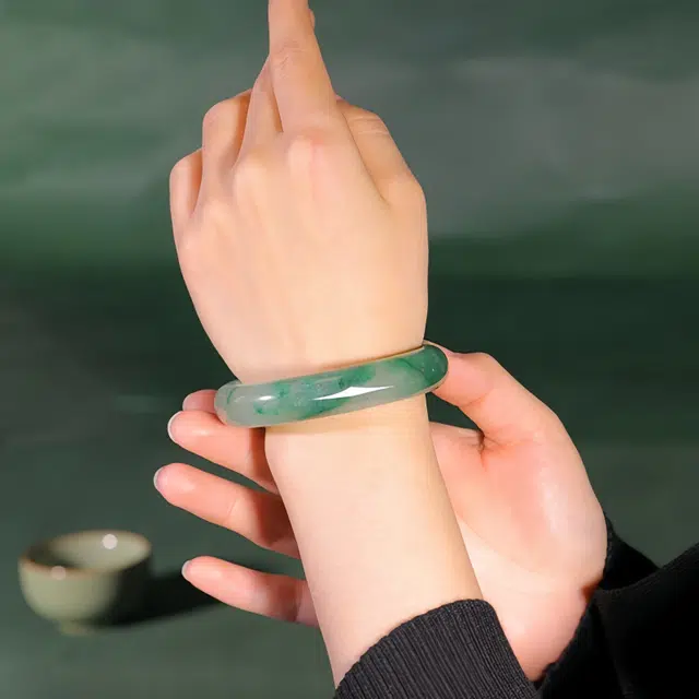 兰慕茵诺 古香古色 新中式江南气质 色泽浓郁 灵秀雅致 福气满满 通勤百搭 非洲翠 手镯 女款