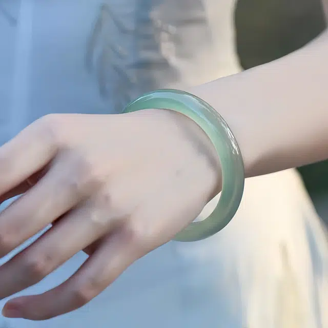 兰慕茵诺 远山黛 古风古韵 轻奢简约 小众时尚 温婉典雅 清冷感 高级  月老赐福 佳偶天成 #好运 玉髓 手镯 女款