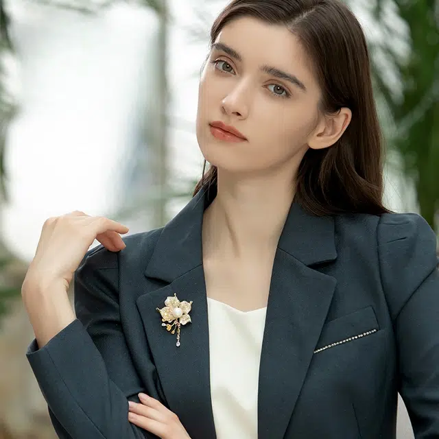 兰盈 小苍兰轻奢小众胸花 环保合金 胸针 男女同款情侣款