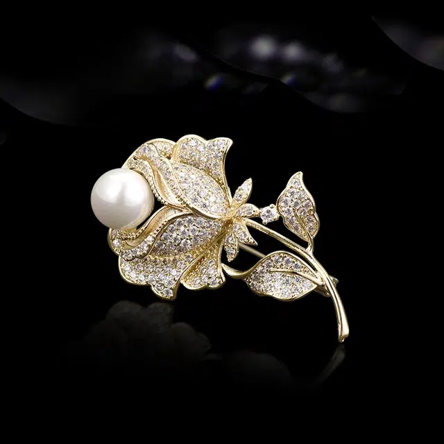 兰盈 轻奢小众玫瑰花水晶#好运 环保合金 胸针 男女同款情侣款