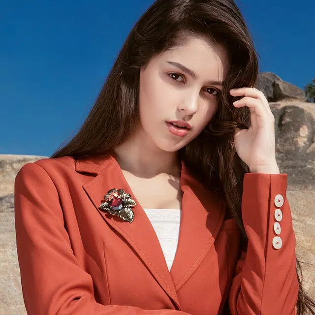 兰盈 美人梅轻奢小众原创设计 合金 胸针 女款