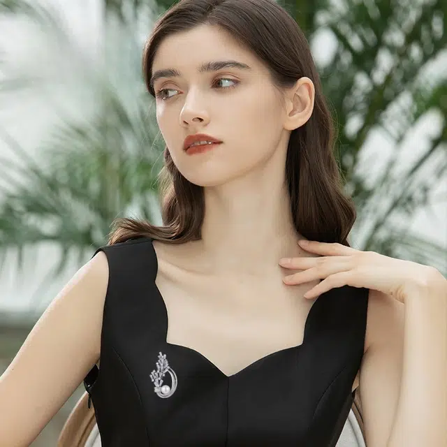 兰盈 原创设计轻奢小众 人造水晶 胸针 女款