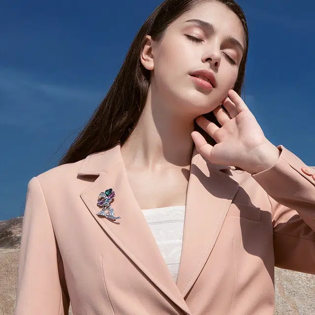 兰盈 花朵水晶轻奢小众 环保合金 胸针 男女同款情侣款