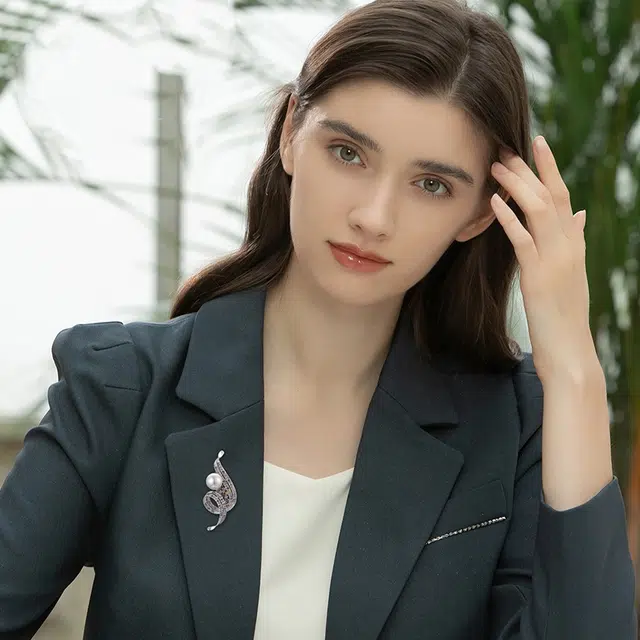 兰盈 山茶花轻奢小众 合金 胸针 女款
