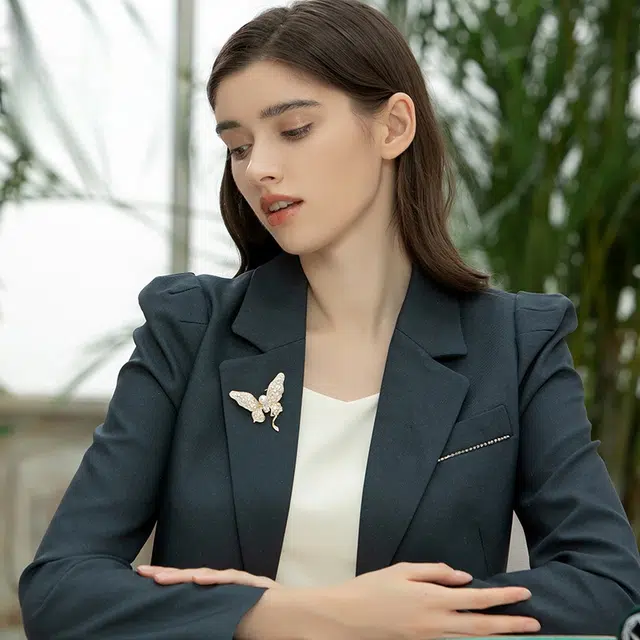 兰盈 蝴蝶水晶轻奢小众 原创设计 环保合金 胸针 男女同款情侣款