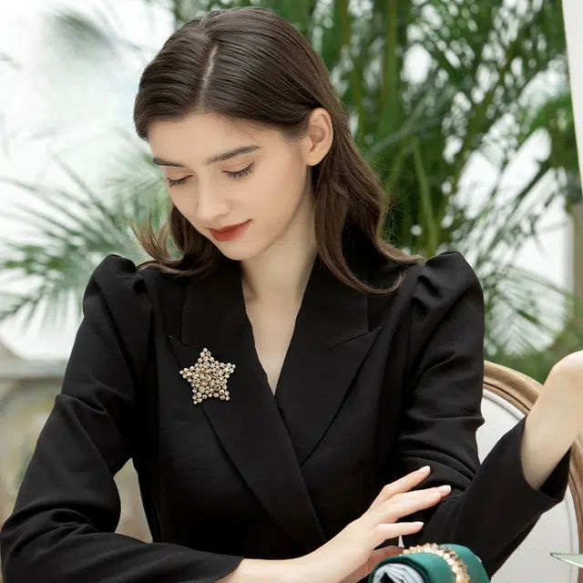 兰盈 奥地利水晶#好运 环保合金 胸针 男女同款情侣款