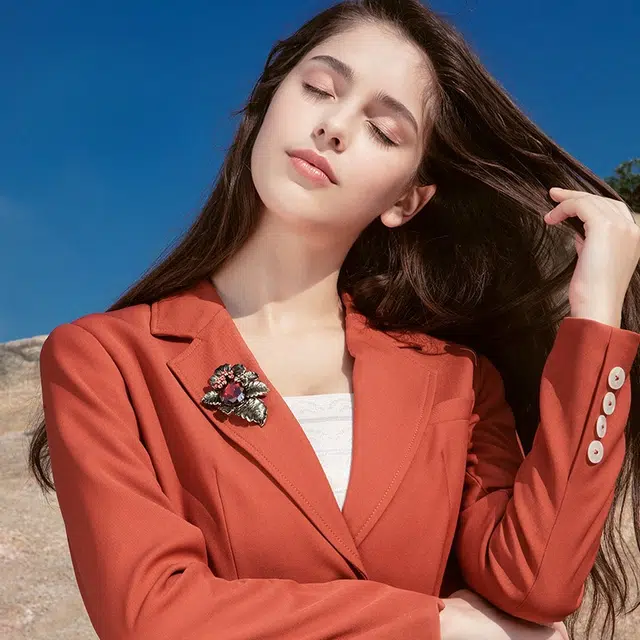 兰盈 美人梅轻奢小众原创设计 合金 胸针 女款