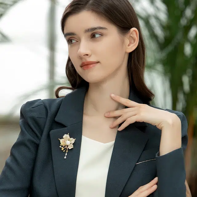 兰盈 小苍兰轻奢小众胸花 环保合金 胸针 男女同款情侣款