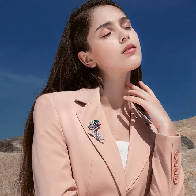 兰盈 花朵水晶轻奢小众 环保合金 胸针 男女同款情侣款