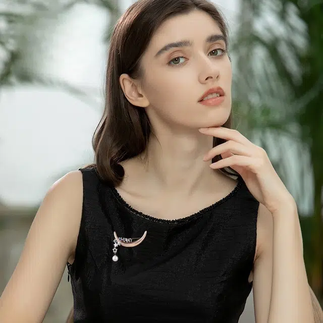 兰盈 月亮轻奢小众 合金 胸针 女款