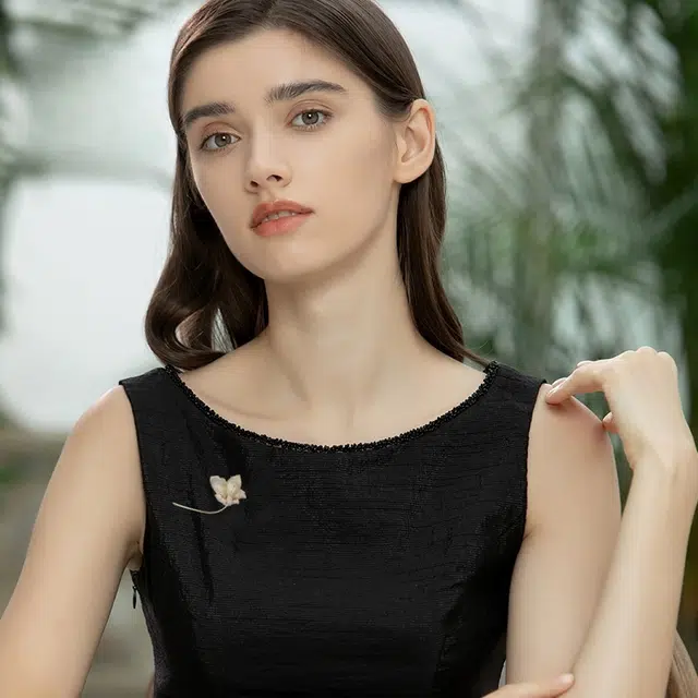 兰盈 荷花水晶#好运 环保合金 胸针 男女同款情侣款