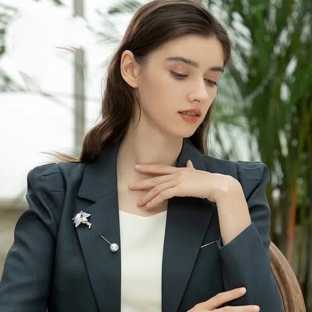 兰盈 玫瑰花 轻奢小众 奥地利水晶 胸针 女款