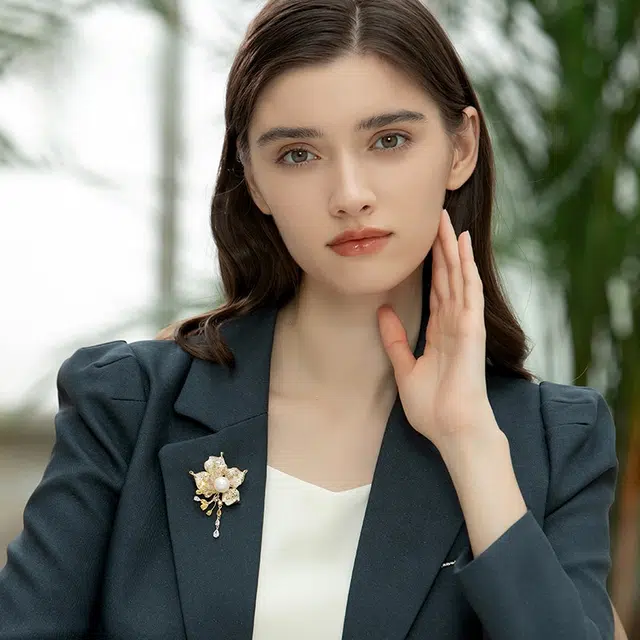 兰盈 小苍兰轻奢小众胸花 环保合金 胸针 男女同款情侣款