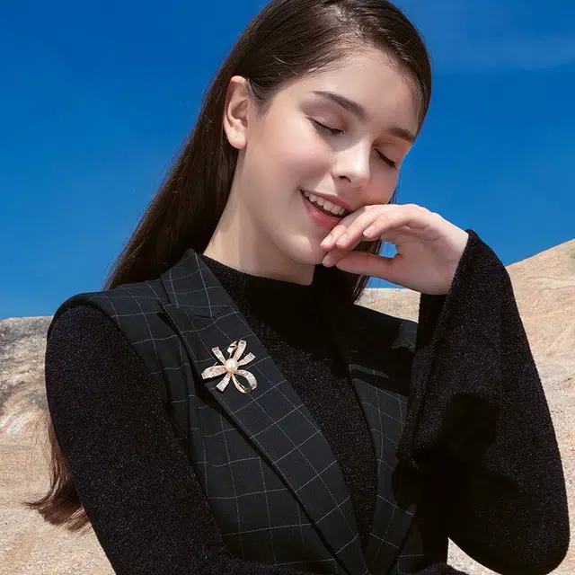 兰盈 优雅蝴蝶结轻奢小众 人造水晶 胸针 女款