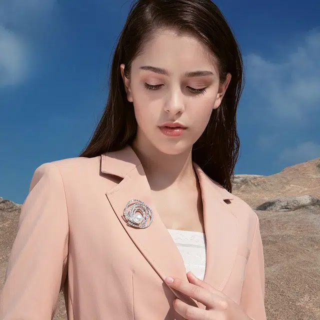 兰盈 花环轻奢#好运 人造水晶 胸针 男女同款情侣款