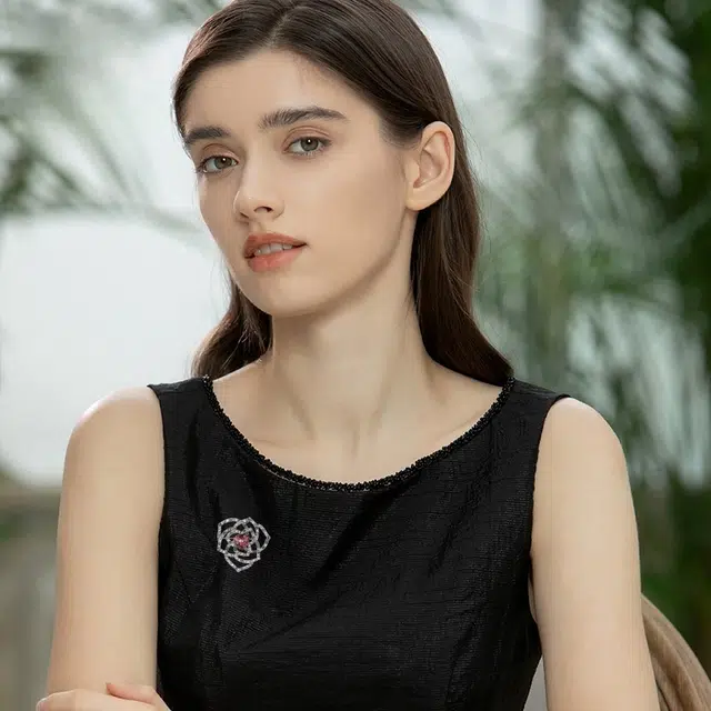 兰盈 玫瑰花 轻奢小众 奥地利水晶 胸针 女款