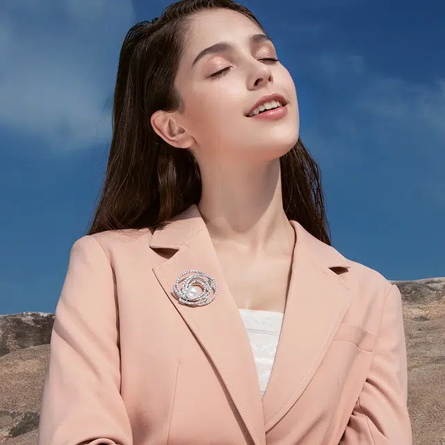 兰盈 花环轻奢#好运 人造水晶 胸针 男女同款情侣款