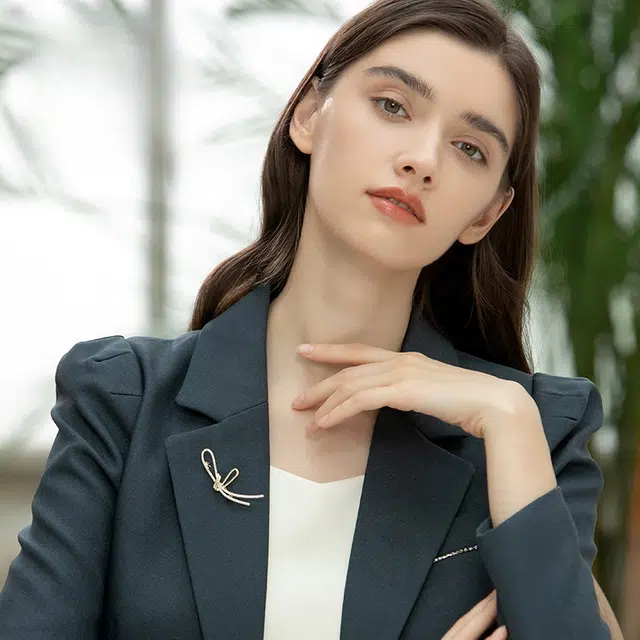 兰盈 小众蝴蝶结轻奢#好运 人造水晶 胸针 男女同款情侣款