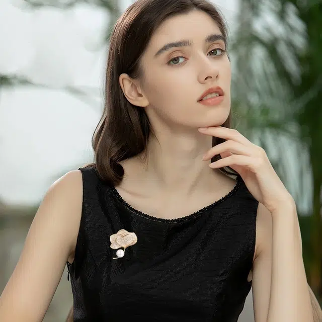 兰盈 银杏叶轻奢小众 合金 胸针 女款