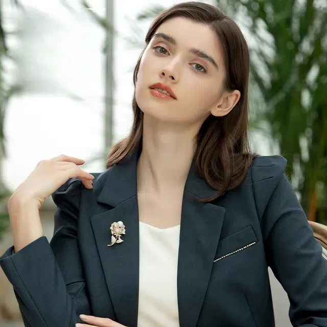 兰盈 轻奢小众玫瑰花水晶#好运 环保合金 胸针 男女同款情侣款