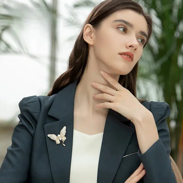 兰盈 蝴蝶水晶轻奢小众 原创设计 环保合金 胸针 男女同款情侣款