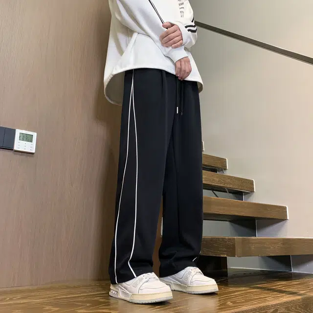 曼城 美式高街校园风侧边条纹织带宽松百搭舒适休闲裤 男女同款