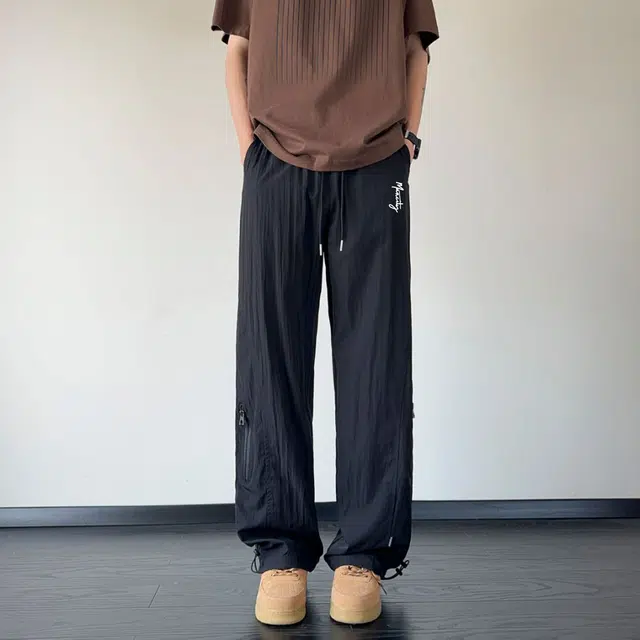 曼城 复古美式冰感速干直筒简约拉链设计质感品牌字母印花凉感舒适透气宽松韩版轻薄时尚百搭垂感日常户外通勤休闲裤 男女同款