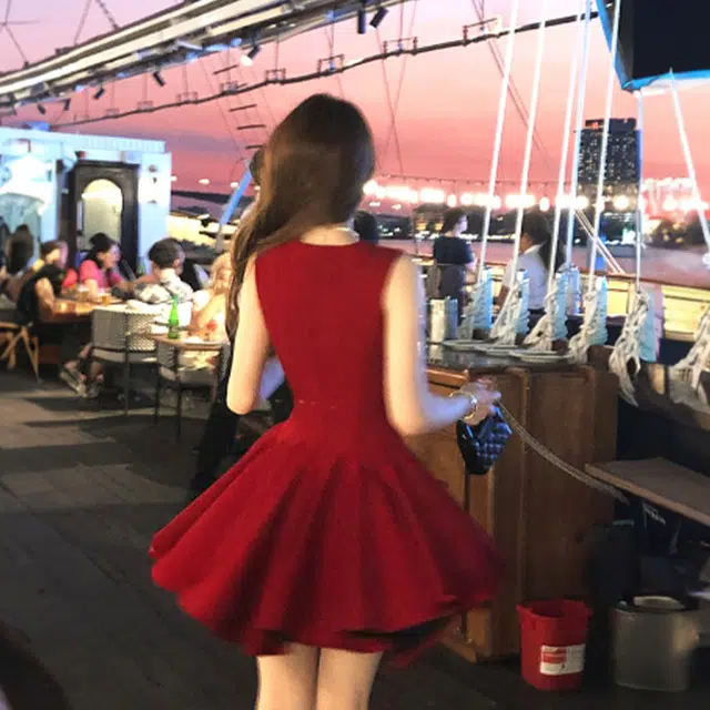 玉儿恋 法式玫瑰纯色千金感蝴蝶结收千金感高级潮流精致公主风绝美收腰腰纯欲公主裙吊带连衣裙 女款