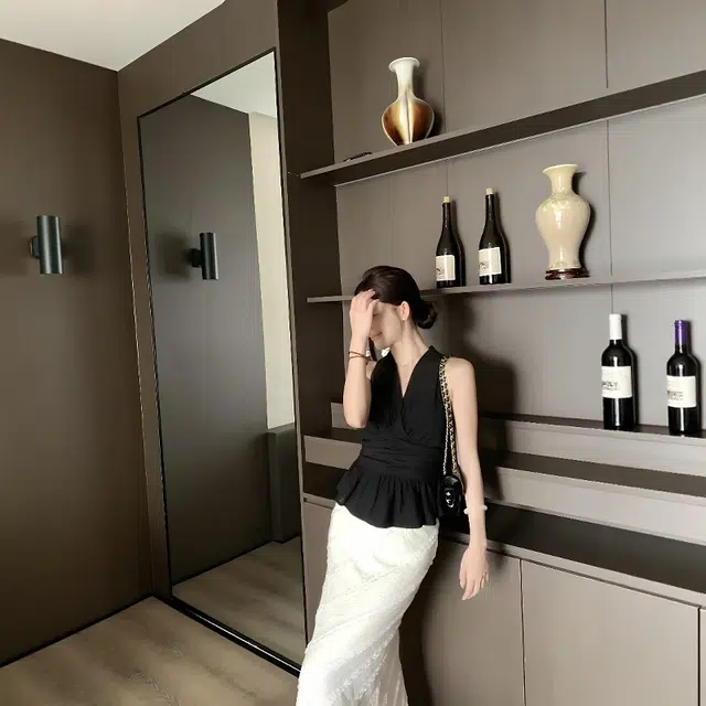 SKYA V