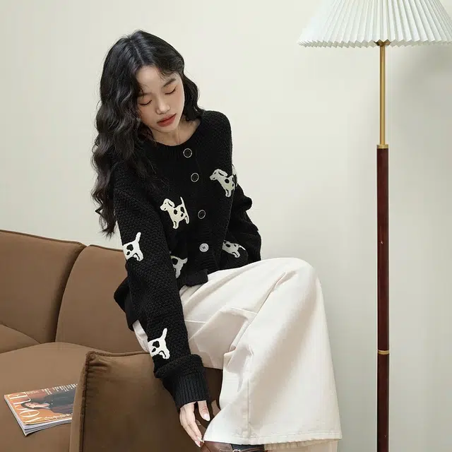 玉儿恋 高级感宽松慵懒感软糯休闲简约小狗印花开衫内搭针织衫 女款 黑色