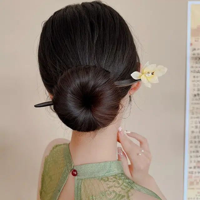 克兰茜 小众玉兰花高级感设计 时尚通勤风 优雅精致温柔气质 木材/树脂 发簪 女款 黑色/黄色