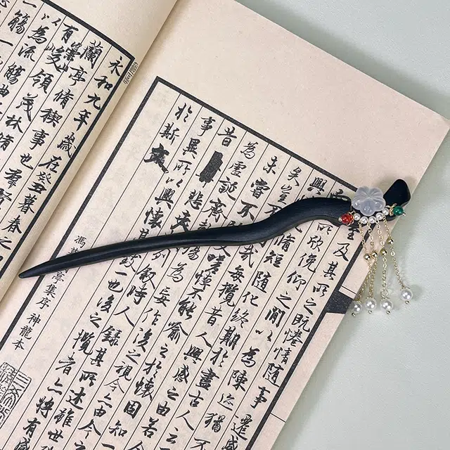 克兰茜 流苏白桃花 轻奢新中式古风优雅气质 甜美百搭温柔简约高级感流苏步摇 古典文艺学生通勤 木材 发簪 女款 黑色